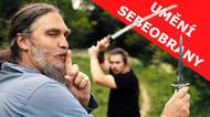 Pomocí vrhacího nože se můžete ubránit i útoku palnou zbraní